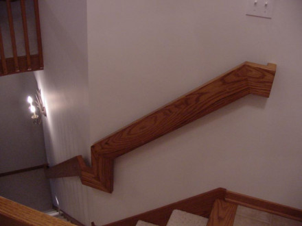 Interior continus handrail