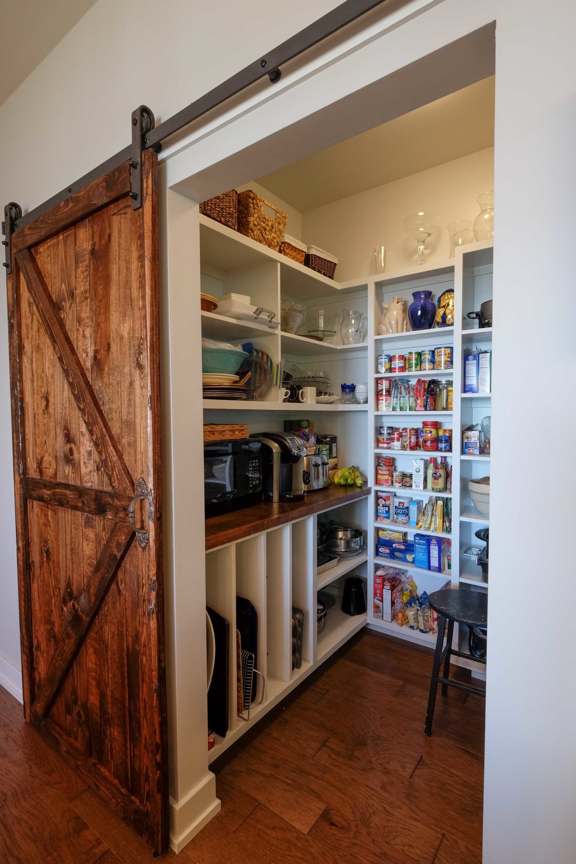 Pantry with sliding barn door - Pennings & Sons